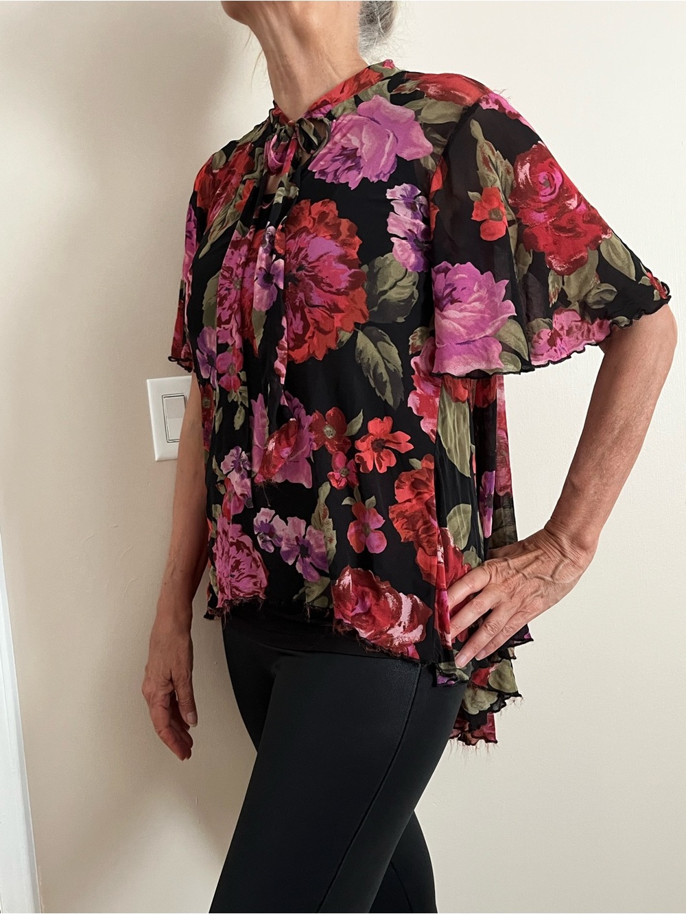 cha cha vente Black Floral Tie-Neck Flutter Sleeve Blouse